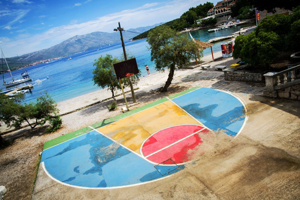 Basketball-Court-Next-to-the-Sea