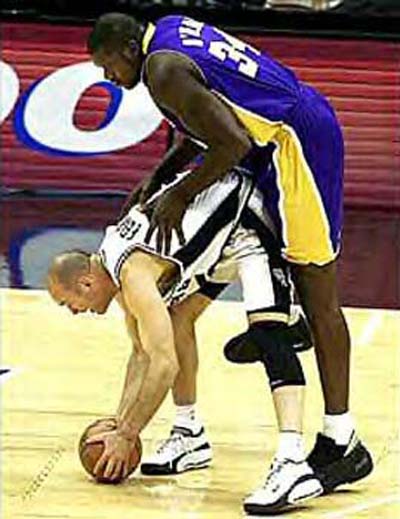 Shaquille O'Neal Humps Danny Ferry